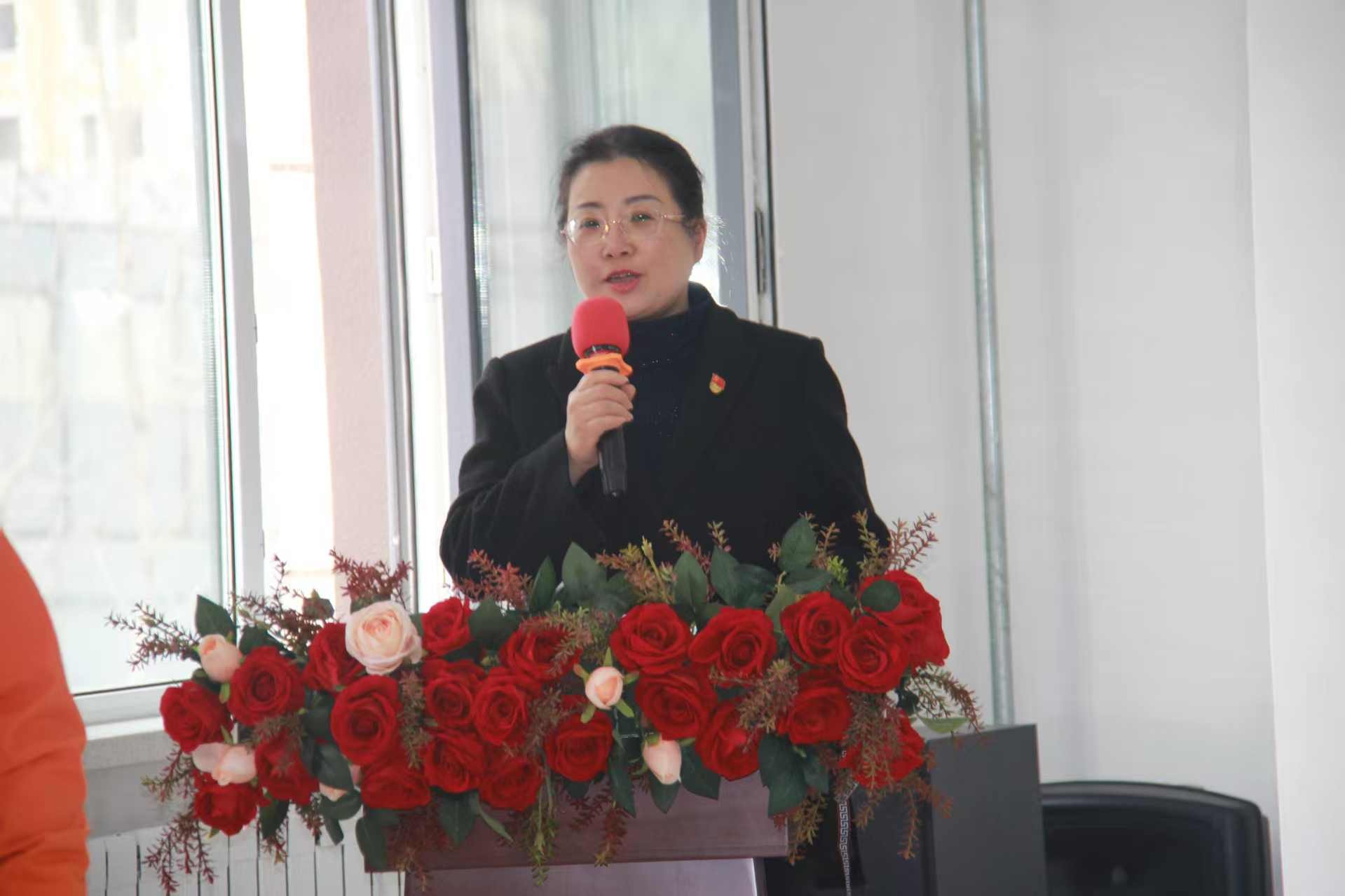 文昌社区庆三八文艺演出邀请文化街道李连晶书记莅临并致开场讲话